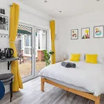 Flatzy - Charming Garden Annexe In Aigburth With Kitchenette
