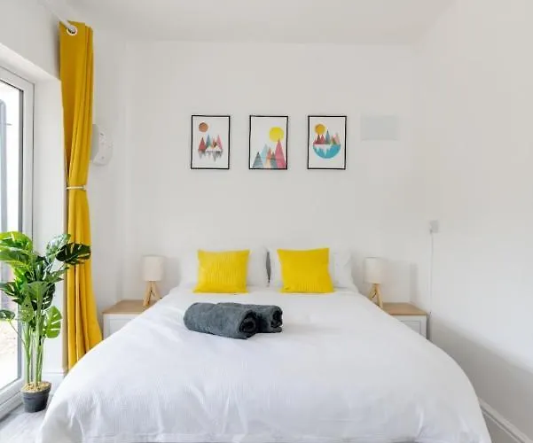 Flatzy - Charming Garden Annexe In Aigburth With Kitchenette